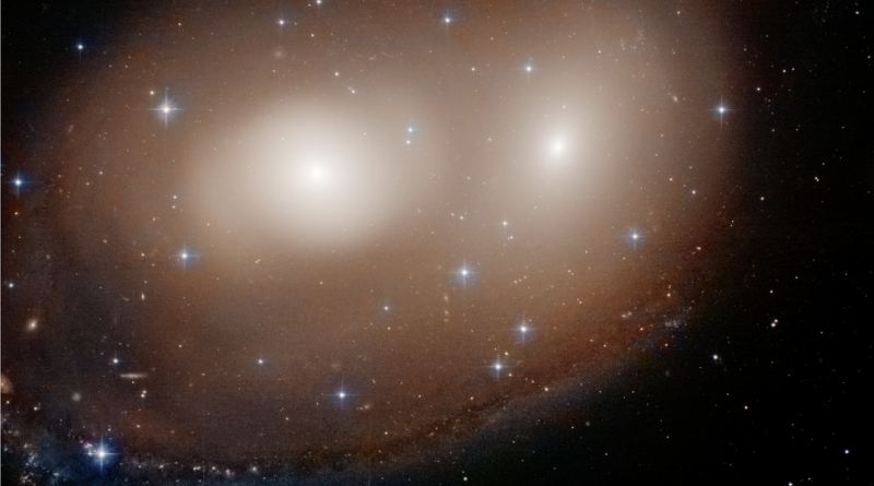 Snapshot: Hubble spies a galactic jack-o'-lantern