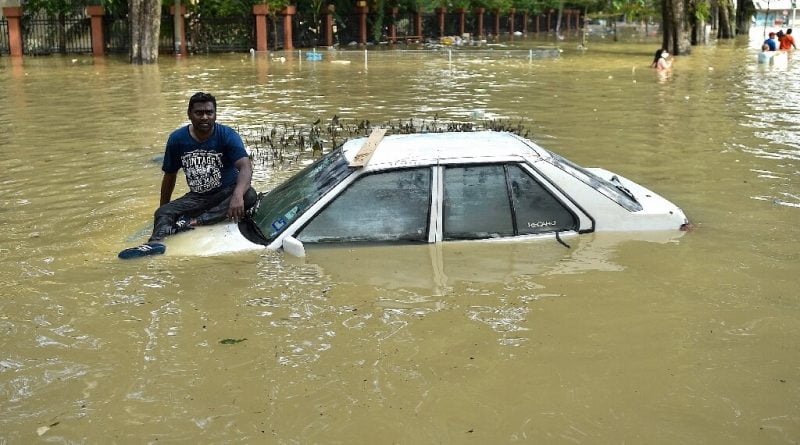 14 dead, 70,000 displaced in Malaysian floods